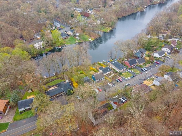 240 Skyline Lake Dr, Skyline Lakes NJ  07456-1959 exterior