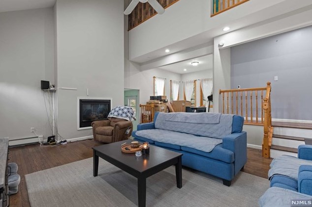 240 Skyline Lake Dr, Skyline Lakes NJ  07456-1959 exterior