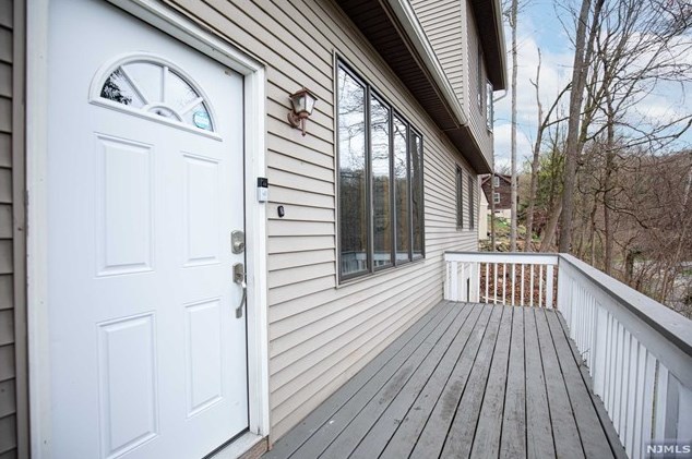 240 Skyline Lake Dr, Skyline Lakes NJ  07456-1959 exterior