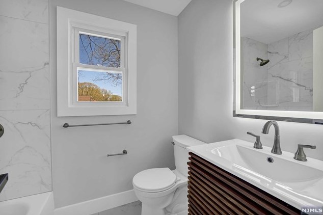 284 Lincoln Blvd, Emerson NJ 07630-1034 exterior