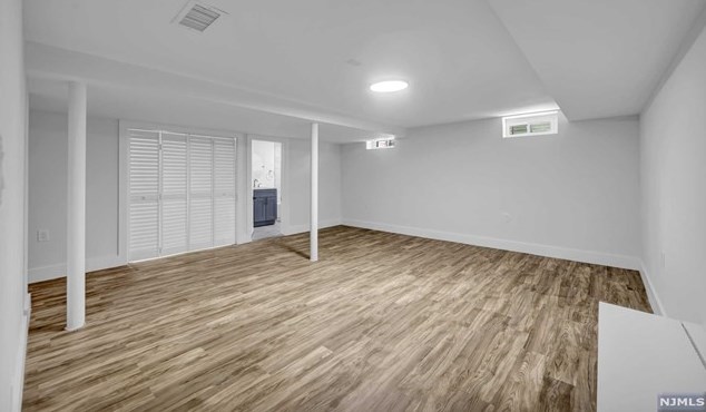 284 Lincoln Blvd, Emerson NJ 07630-1034 exterior