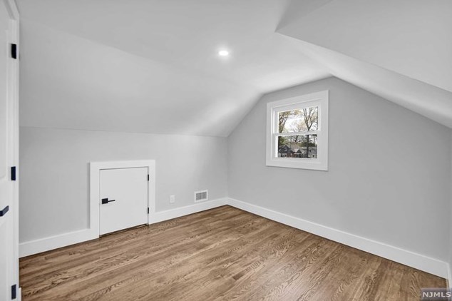 284 Lincoln Blvd, Emerson NJ 07630-1034 exterior