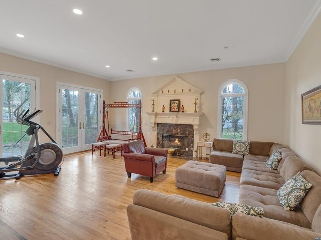 410 Piermont Rd, Closter NJ 07624-2848 exterior