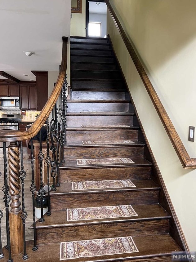 699 Eastern Ct, Ridgewood NJ 07450 exterior