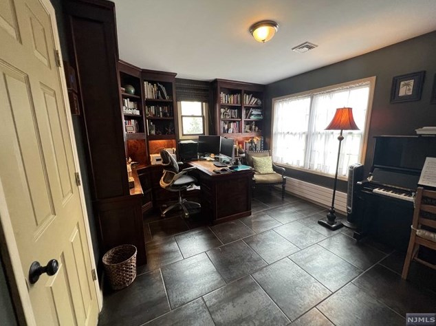 699 Eastern Ct, Ridgewood NJ 07450 exterior