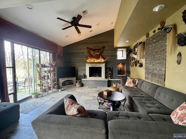 699 Eastern Ct, Ridgewood NJ 07450 exterior