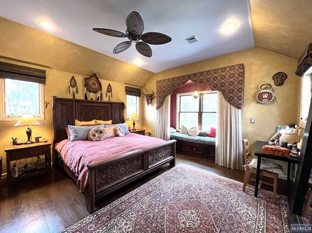 699 Eastern Ct, Ridgewood NJ 07450 exterior