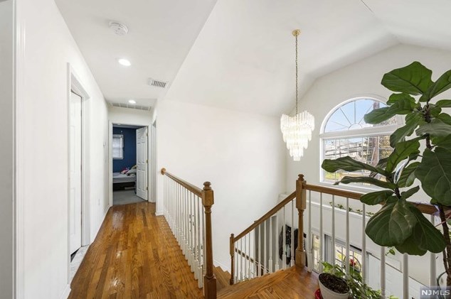 85 Franklin Ave, Town Center NJ 07052-6047 exterior