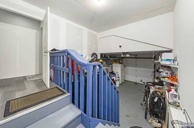 85 Franklin Ave, Town Center NJ 07052-6047 exterior