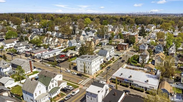 85 Franklin Ave, Town Center NJ 07052-6047 exterior