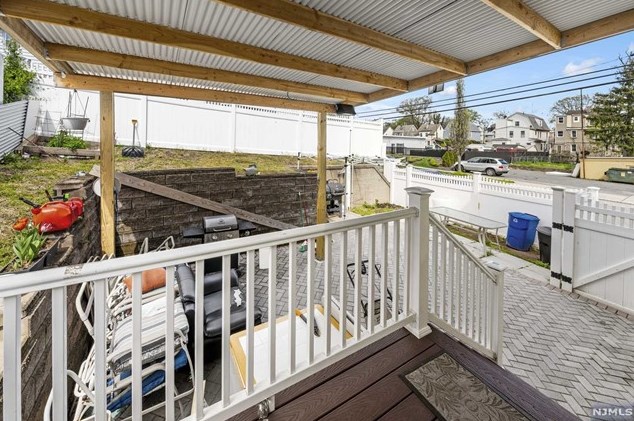 85 Franklin Ave, Town Center NJ 07052-6047 exterior