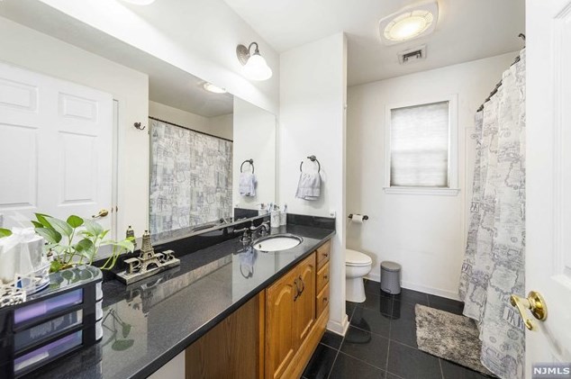 85 Franklin Ave, Town Center NJ 07052-6047 exterior