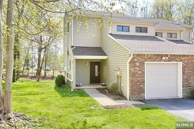 58 Lockley Ct, Wayne NJ  07470-2449 exterior