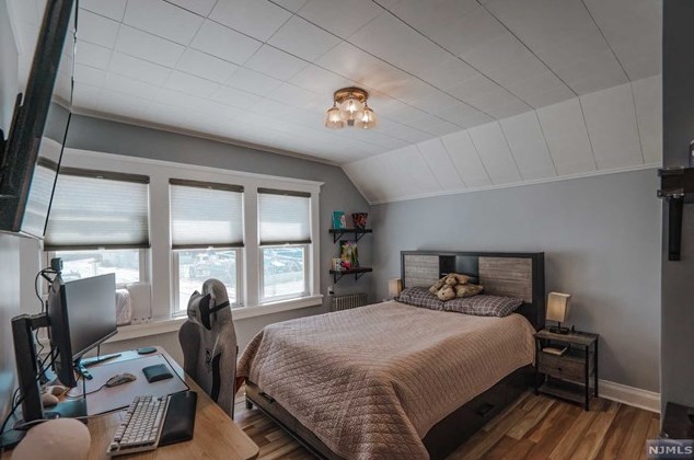 1 Garfield Pl, South Hackensack NJ  07606-1955 exterior