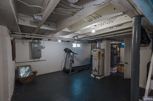 1 Garfield Pl, South Hackensack NJ  07606-1955 exterior