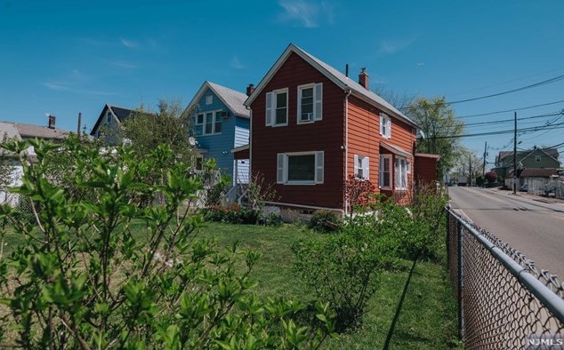 1 Garfield Pl, South Hackensack NJ  07606-1955 exterior