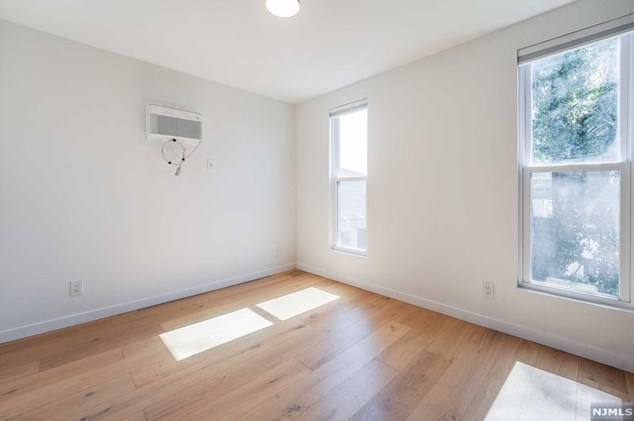 537 Undercliff Ave, Edgewater NJ  07020-1337 exterior