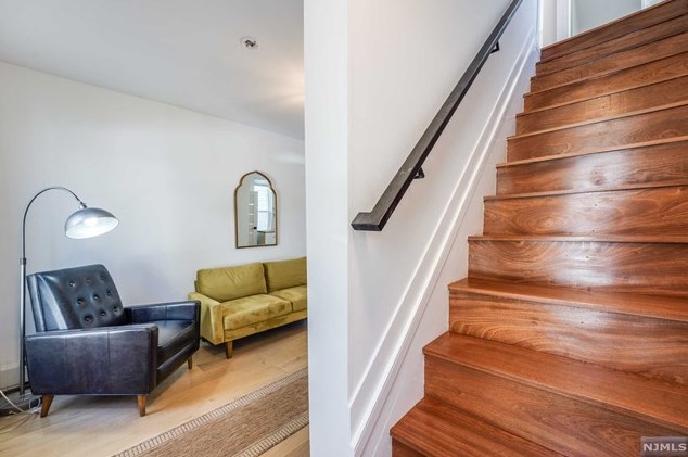 537 Undercliff Ave, Edgewater NJ  07020-1337 exterior