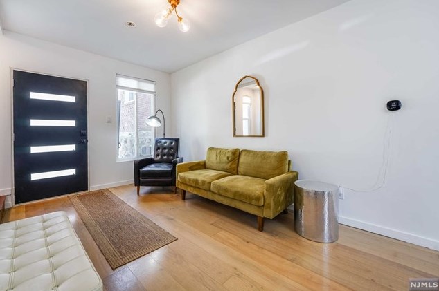 537 Undercliff Ave, Edgewater NJ  07020-1337 exterior