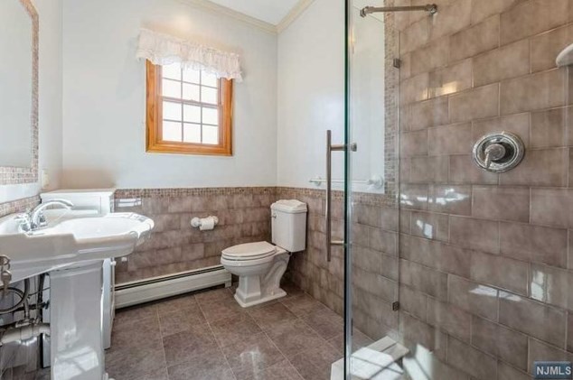 85 Chestnut St, Haworth NJ 07641-1906 exterior