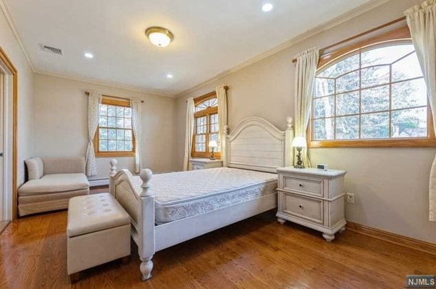 85 Chestnut St, Haworth NJ 07641-1906 exterior