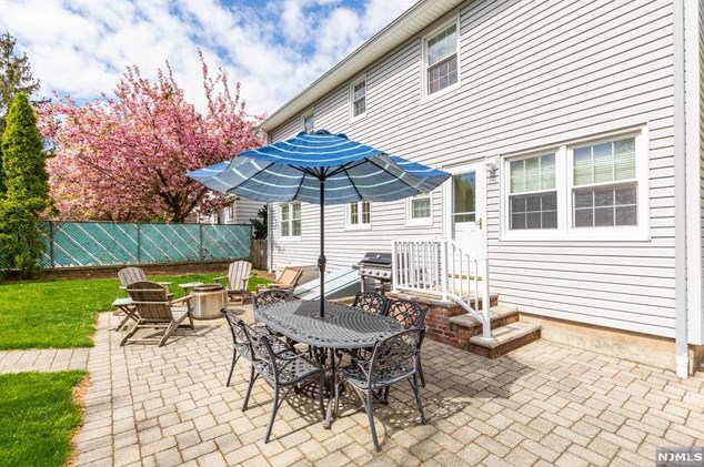 35 Raymond Ave, Rutherford NJ 07070-1133 exterior