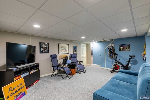 35 Raymond Ave, Rutherford NJ 07070-1133 exterior