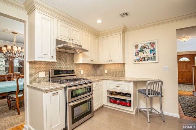 35 Raymond Ave, Rutherford NJ 07070-1133 exterior