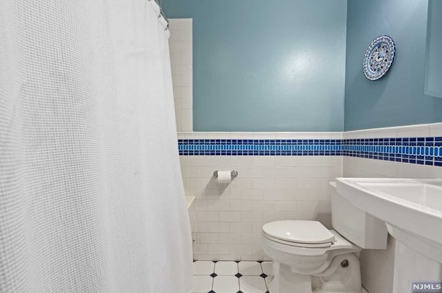 599 Sanderling Ct, Secaucus NJ  07094-2221 exterior