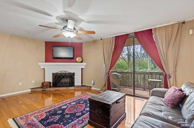599 Sanderling Ct, Secaucus NJ  07094-2221 exterior
