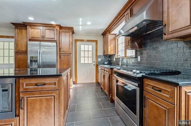 85 Chestnut St, Haworth NJ 07641-1906 exterior