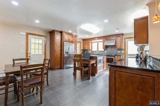 85 Chestnut St, Haworth NJ 07641-1906 exterior