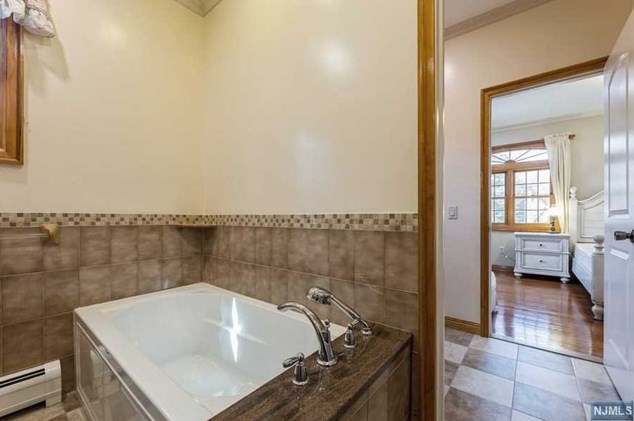 85 Chestnut St, Haworth NJ 07641-1906 exterior