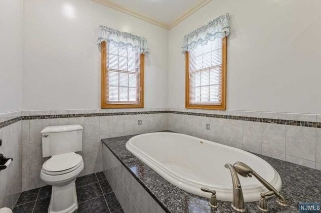 85 Chestnut St, Haworth NJ 07641-1906 exterior