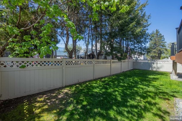 22 Ruby Ave, Palisades Park NJ  07650-1433 exterior