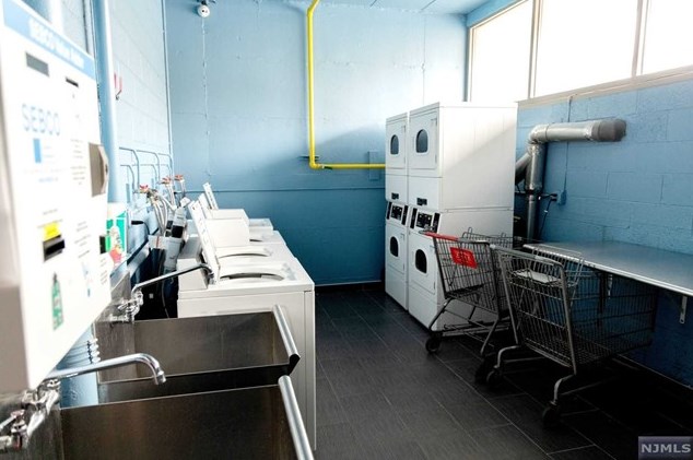 515 Anderson Ave, Cliffside Park NJ 07010-1604 exterior