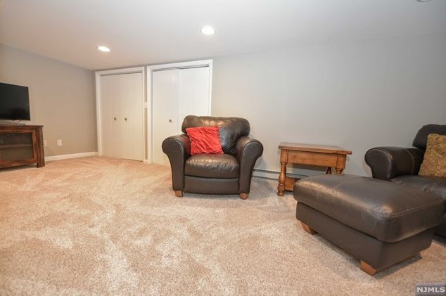 3 Cliffside Dr, West Milford Lakes NJ 07480-4208 exterior