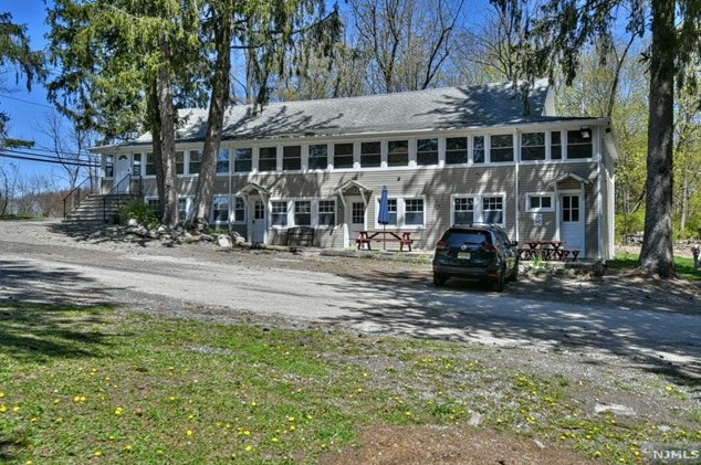 3 Cliffside Dr, West Milford Lakes NJ 07480-4208 exterior