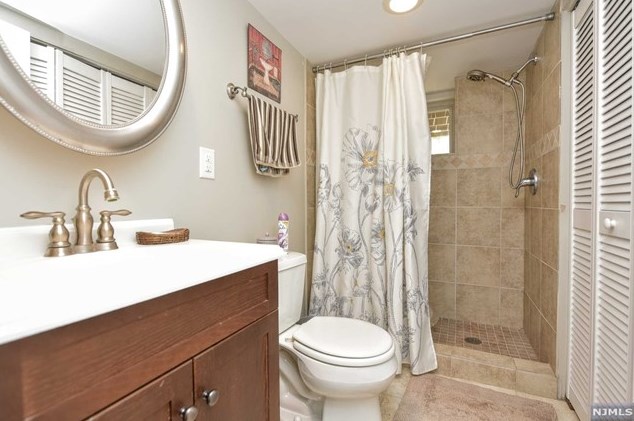 3 Cliffside Dr, West Milford Lakes NJ 07480-4208 exterior