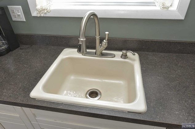 3 Cliffside Dr, West Milford Lakes NJ 07480-4208 exterior