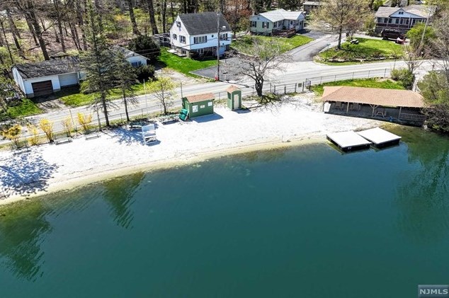 3 Cliffside Dr, West Milford Lakes NJ 07480-4208 exterior