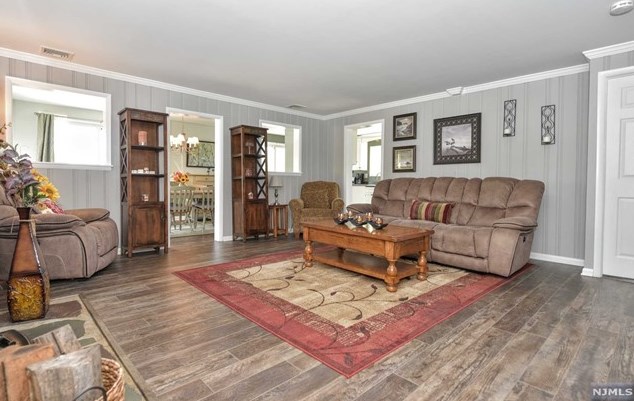 3 Cliffside Dr, West Milford Lakes NJ 07480-4208 exterior