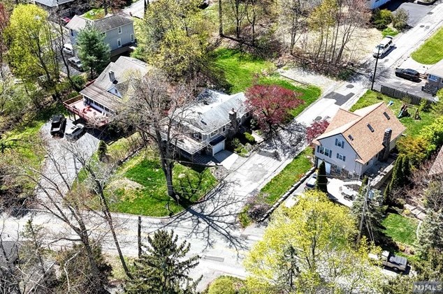 3 Cliffside Dr, West Milford Lakes NJ 07480-4208 exterior