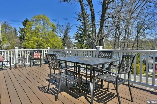 3 Cliffside Dr, West Milford Lakes NJ 07480-4208 exterior