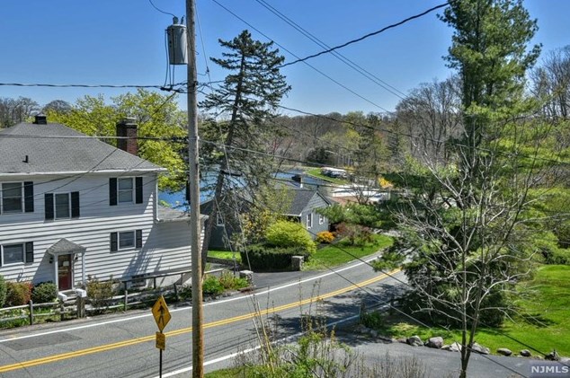 3 Cliffside Dr, West Milford Lakes NJ 07480-4208 exterior