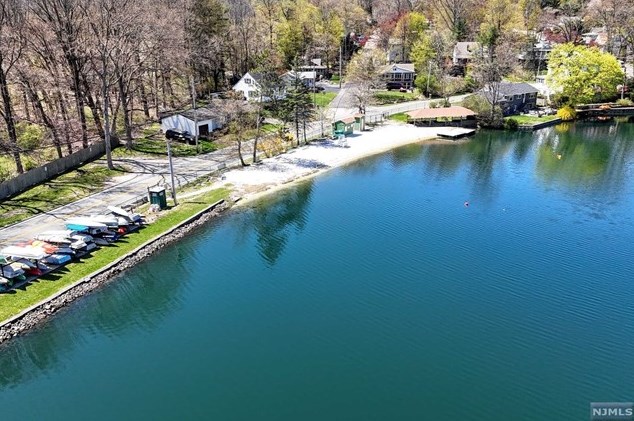 3 Cliffside Dr, West Milford Lakes NJ 07480-4208 exterior