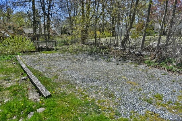 3 Cliffside Dr, West Milford Lakes NJ 07480-4208 exterior