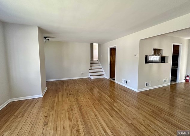 182 Porter Ave, Bergenfield NJ  07621-2526 exterior