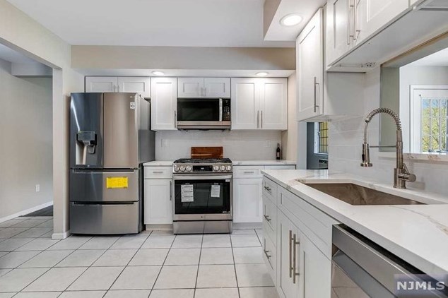 3 Avon Ct, Chatham Township NJ exterior