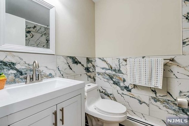 3 Avon Ct, Chatham Township NJ exterior